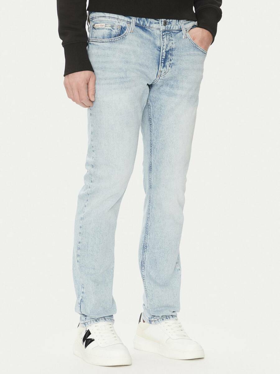 detail Calvin Klein pánské světle modré džíny