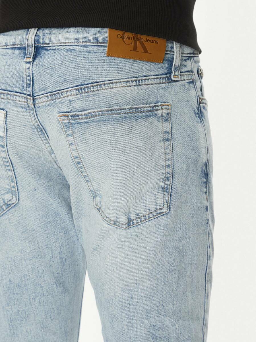 detail Calvin Klein pánské světle modré džíny