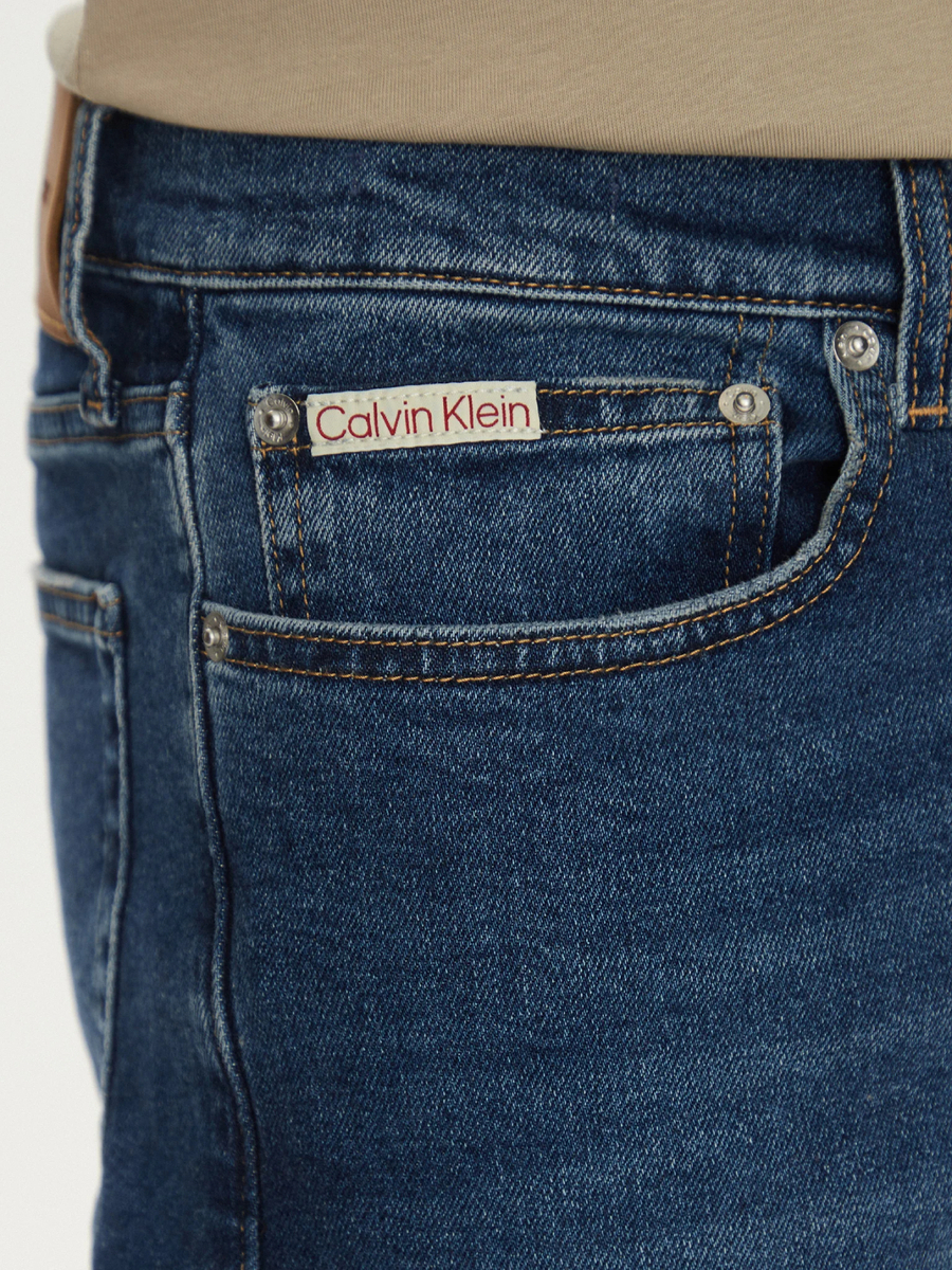 detail Calvin Klein pánské modré džínové šortky