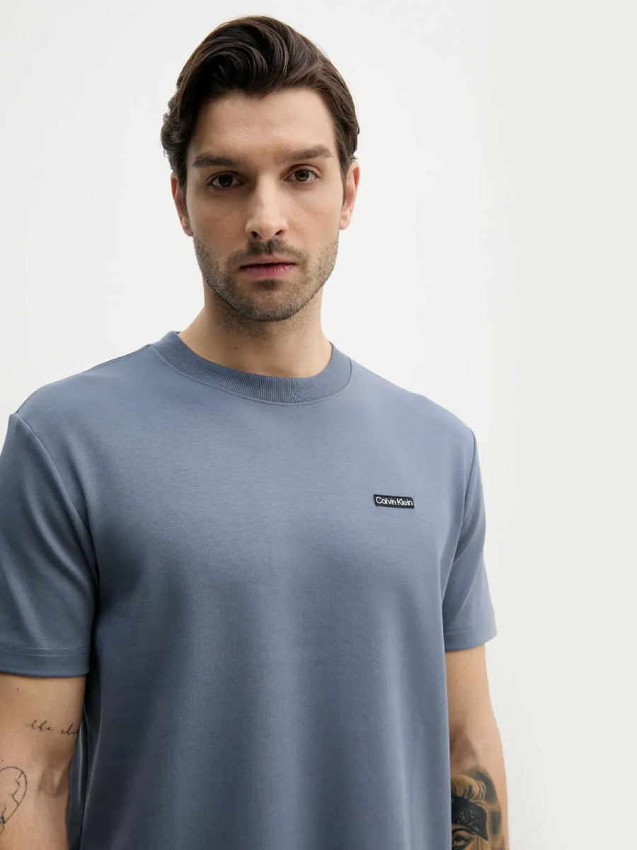 detail Calvin Klein pánské modré tričko