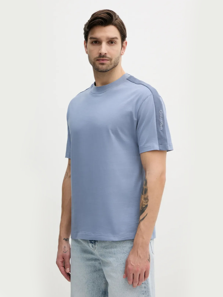 detail Calvin Klein pánské modré tričko