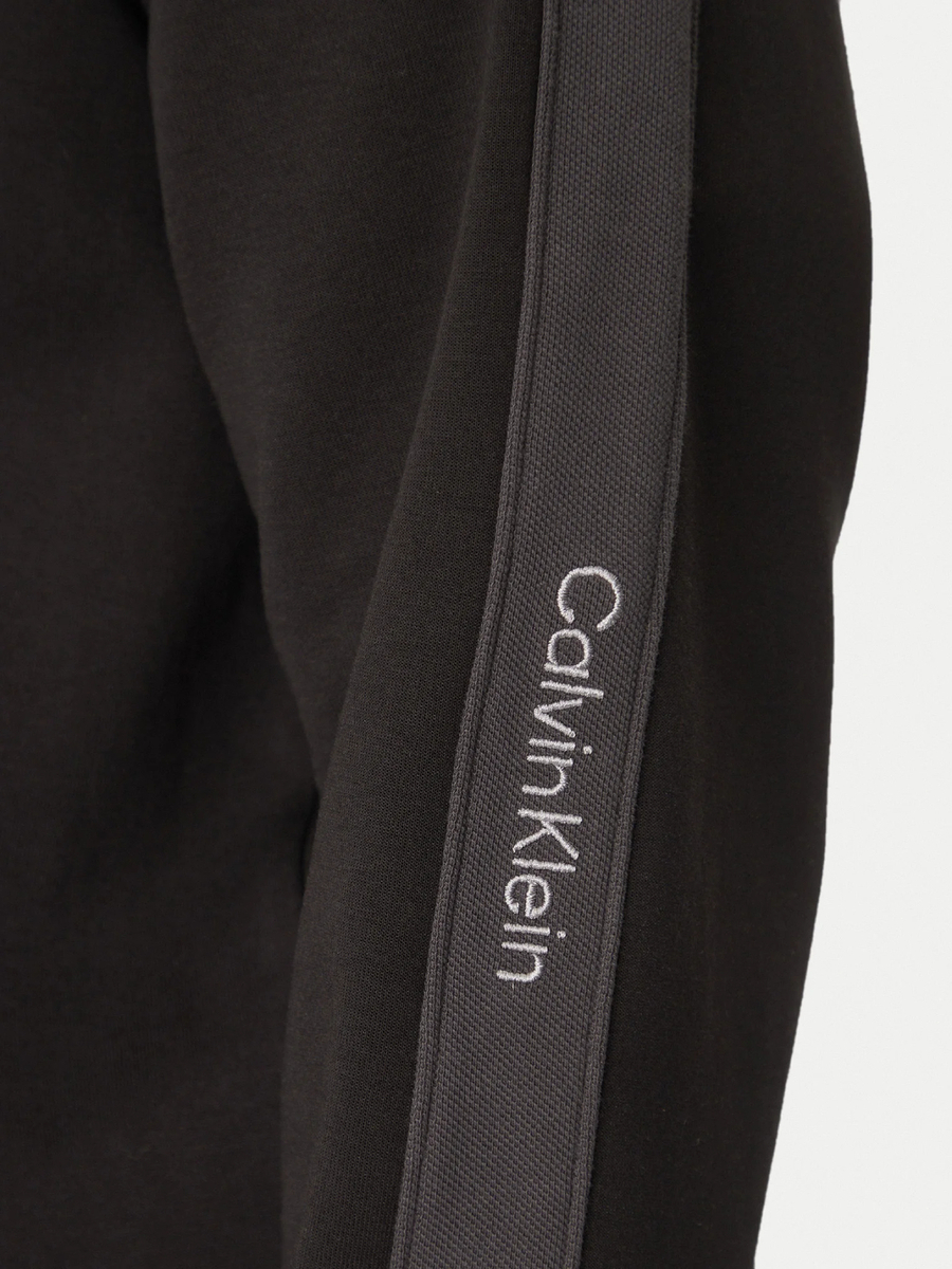 detail Calvin Klein pánská černá mikina