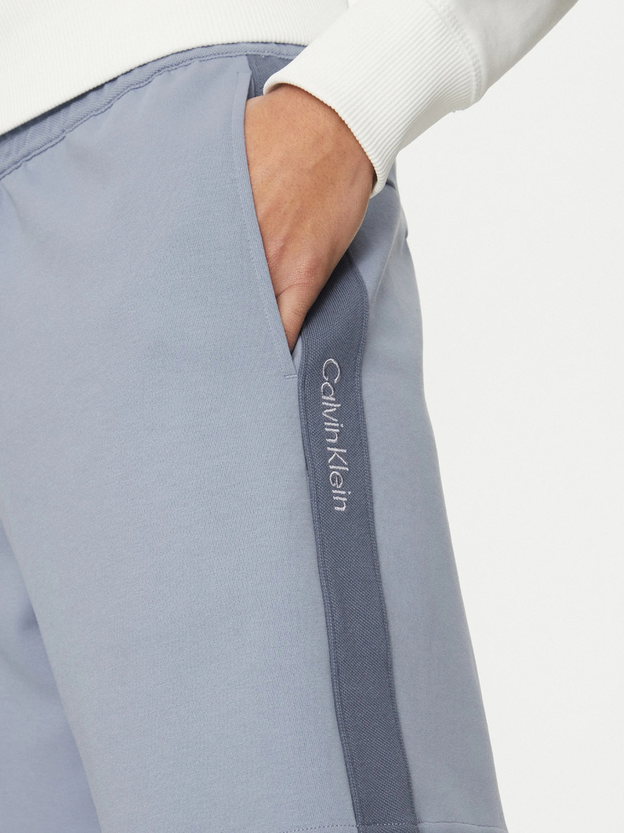 detail Calvin Klein pánské modré šortky