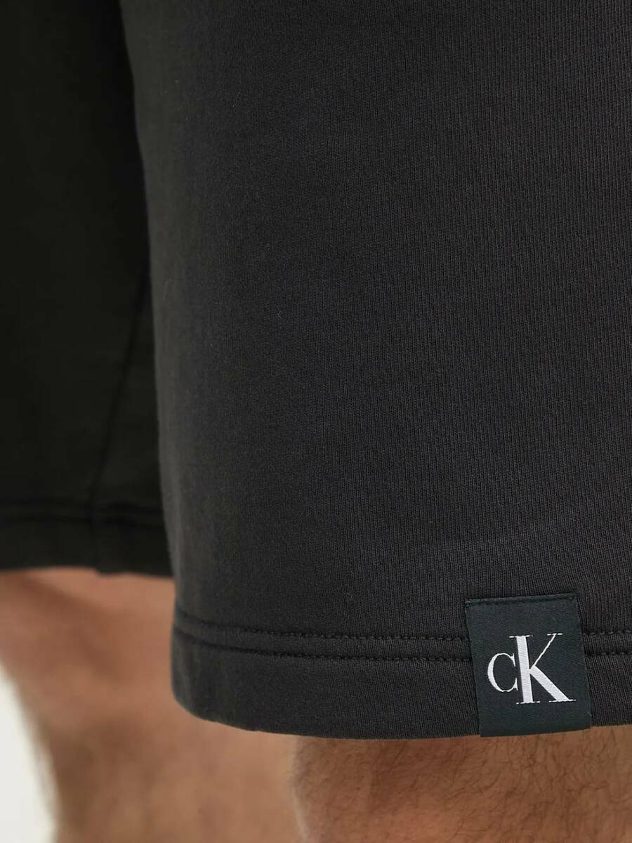 detail Calvin Klein pánské černé kraťasy Garment