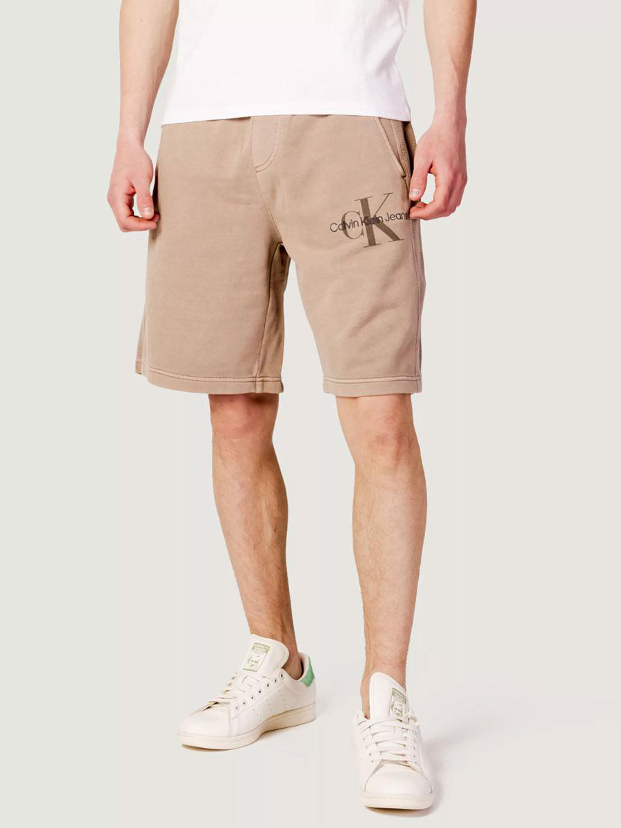 detail Calvin Klein pánské hnědé šortky