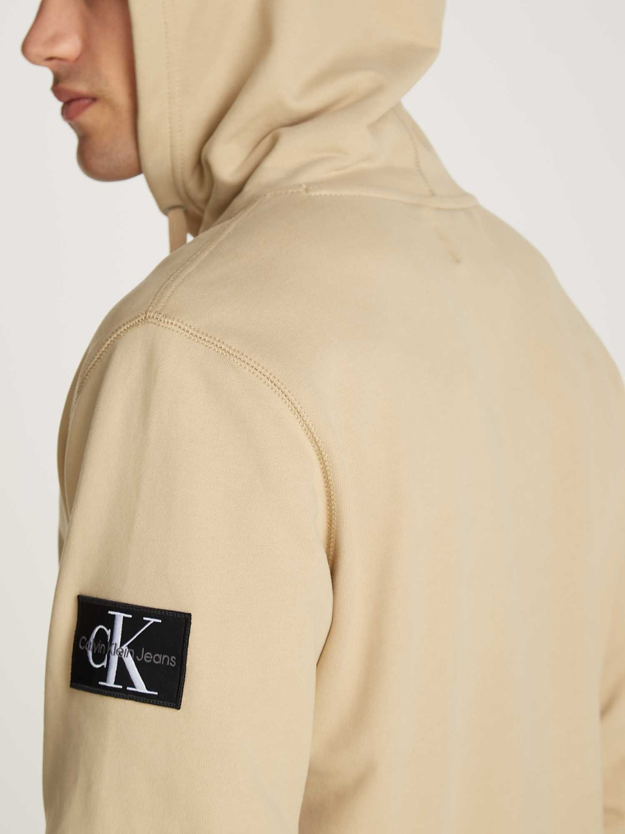 detail Calvin Klein pánská béžová mikina