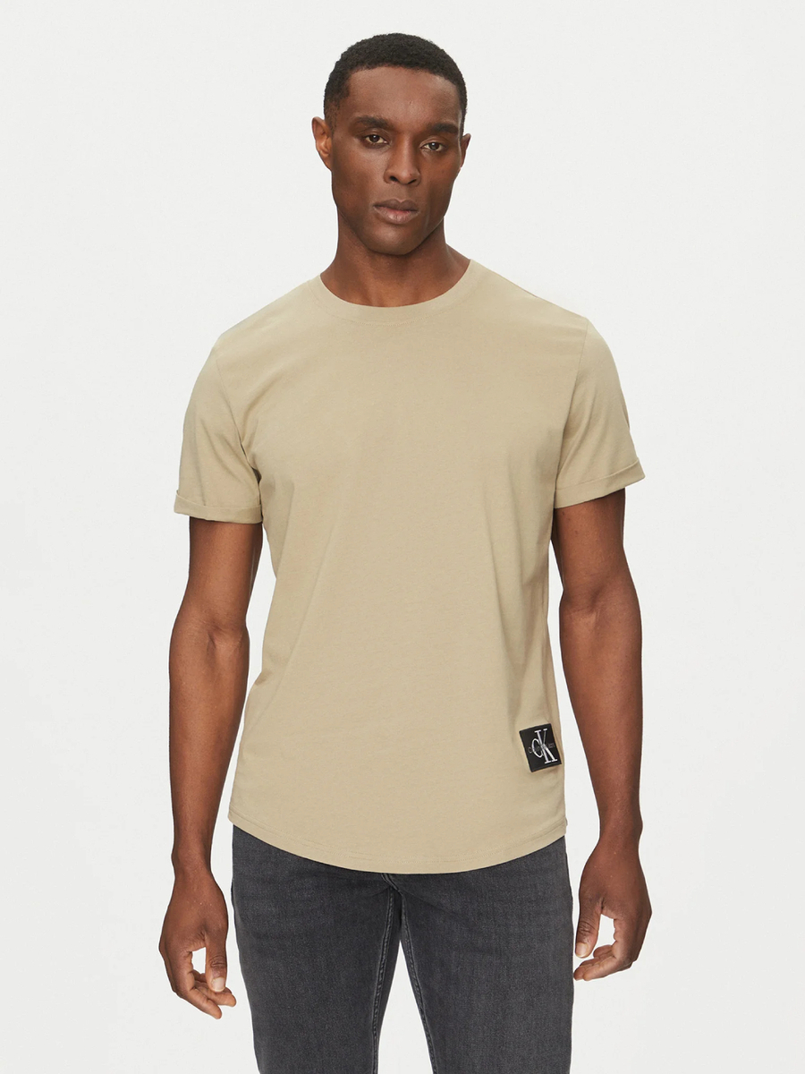 detail Calvin Klein pánské tmavě béžové tričko