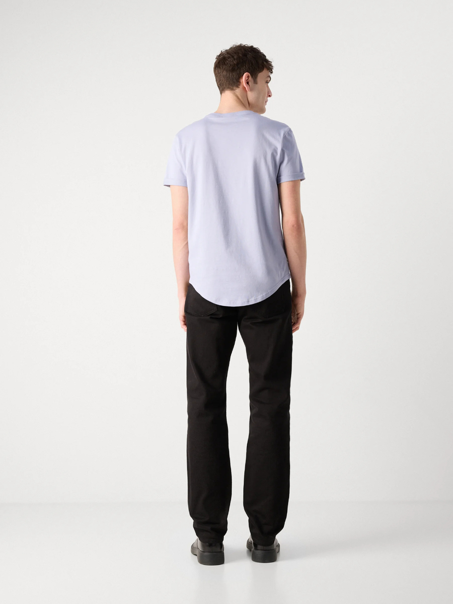 detail Calvin Klein pánské fialové tričko