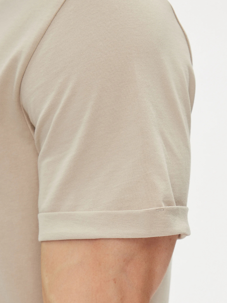 detail Calvin Klein pánské béžové tričko