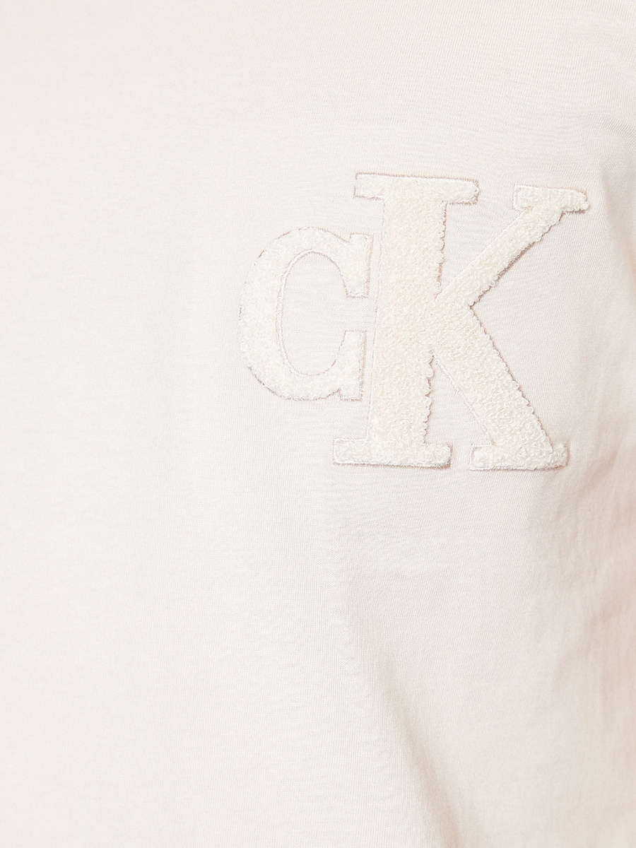 detail Calvin Klein pánské krémové tričko