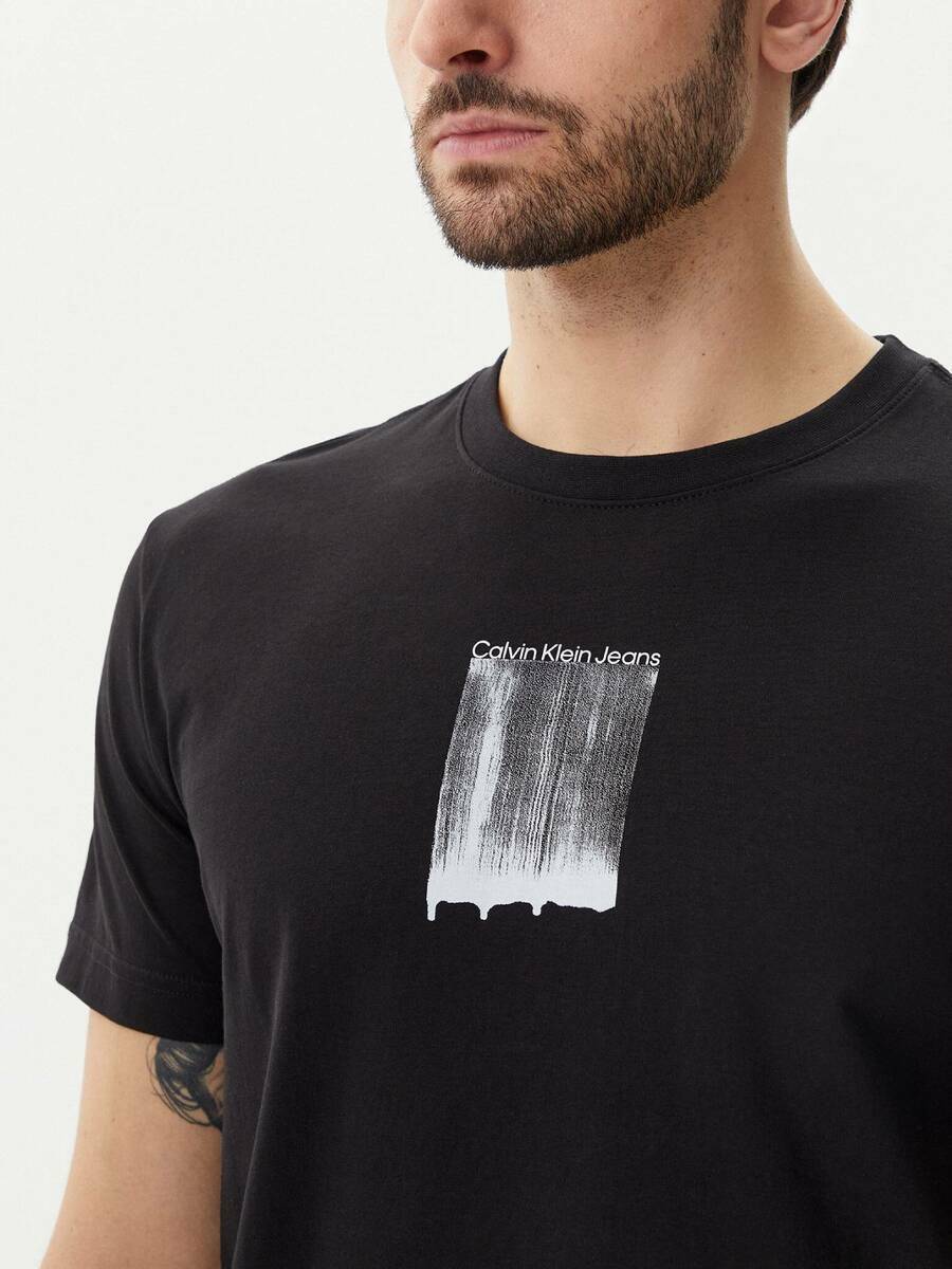 detail Calvin Klein pánské černé tričko