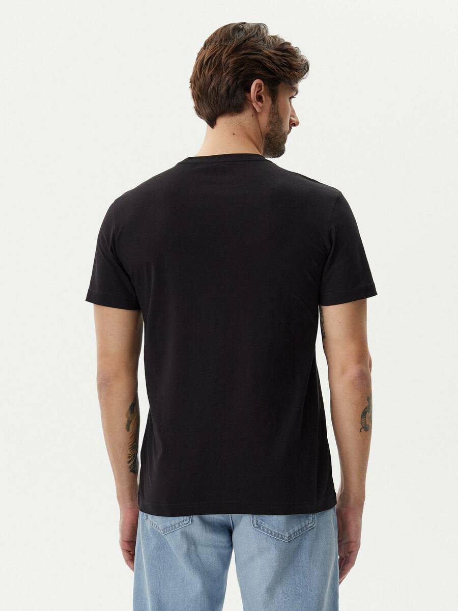 detail Calvin Klein pánské černé tričko