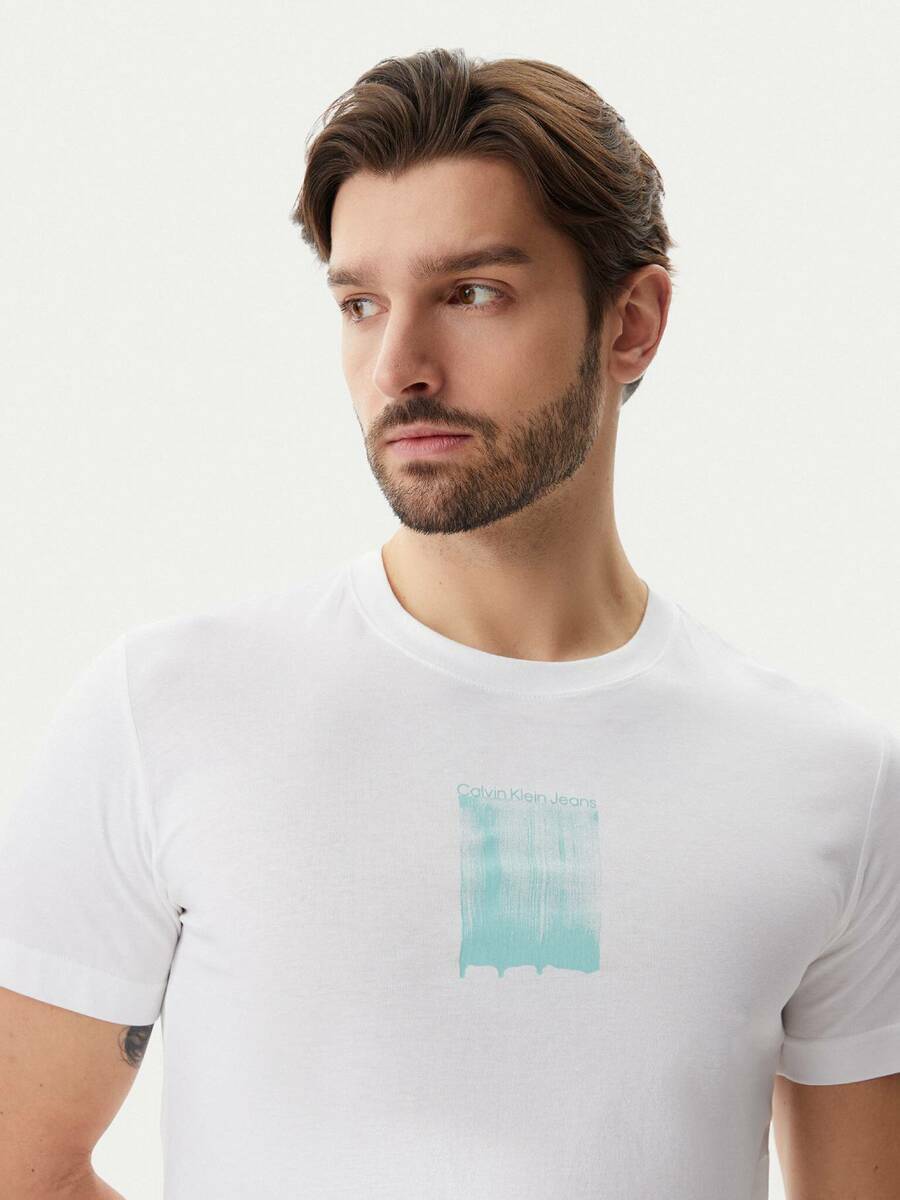 detail Calvin Klein pánské bílé tričko
