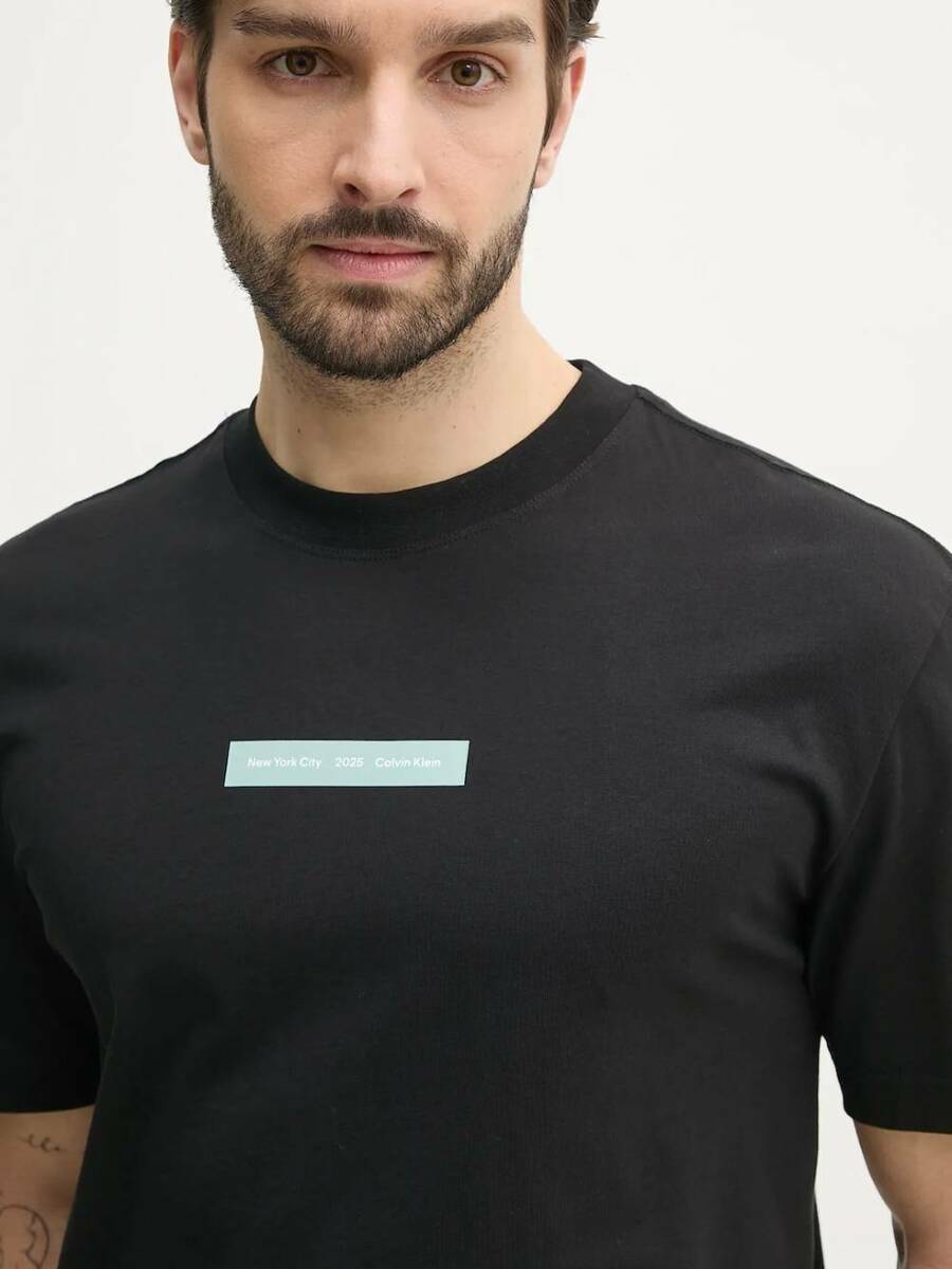 detail Calvin Klein pánské černé tričko