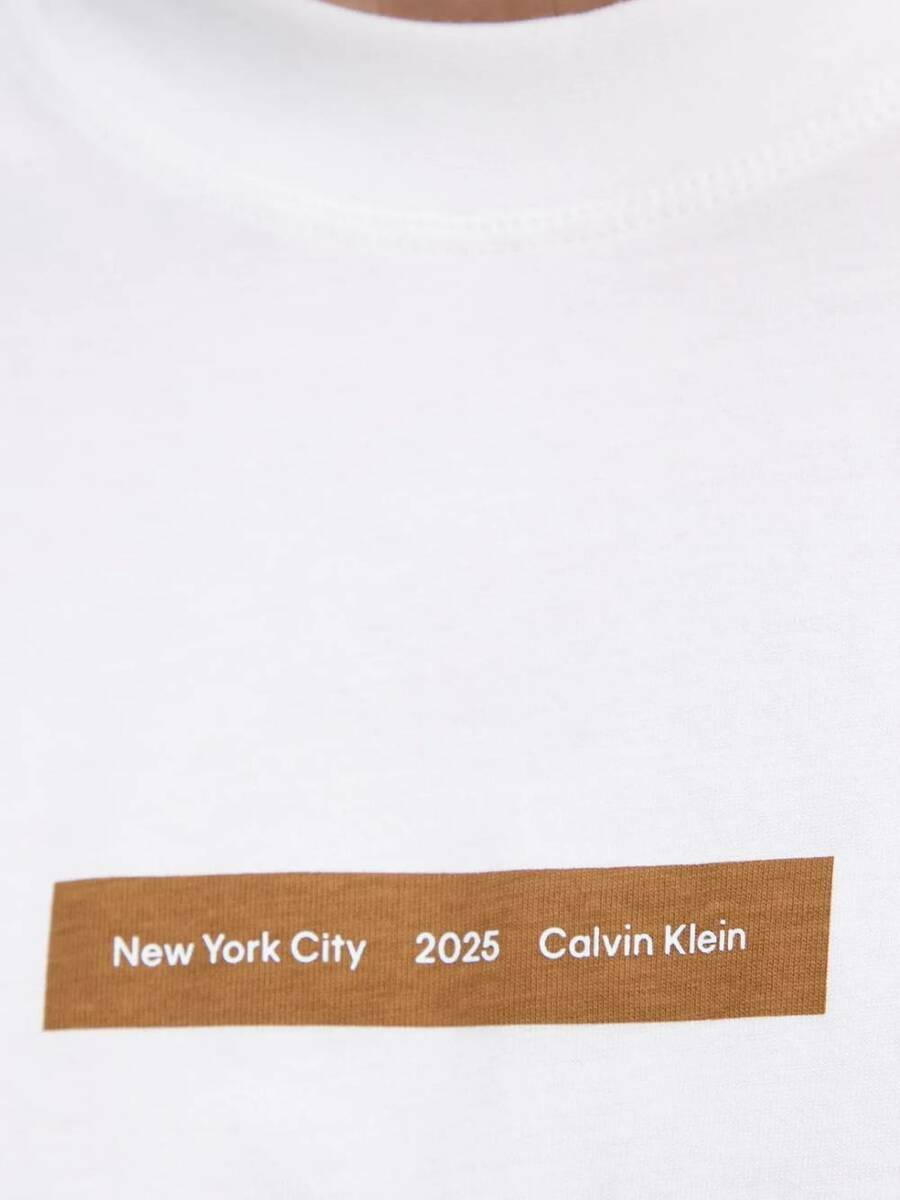 detail Calvin Klein pánské bílé tričko