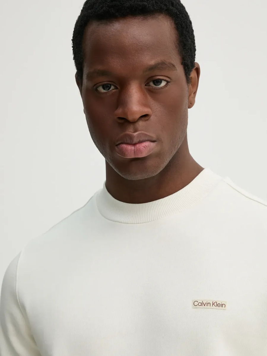 detail Calvin Klein pánská krémová mikina