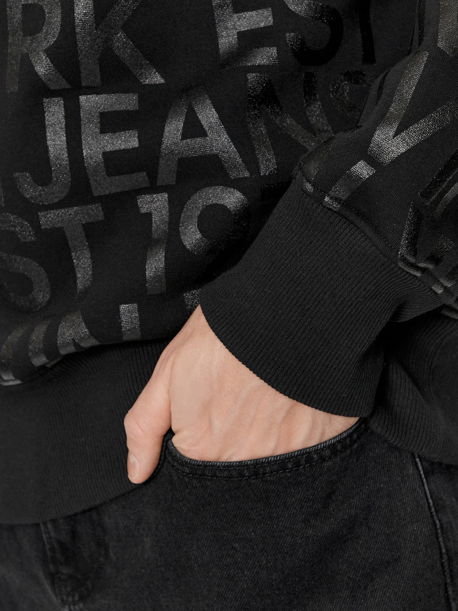 detail Calvin Klein pánská černá mikina
