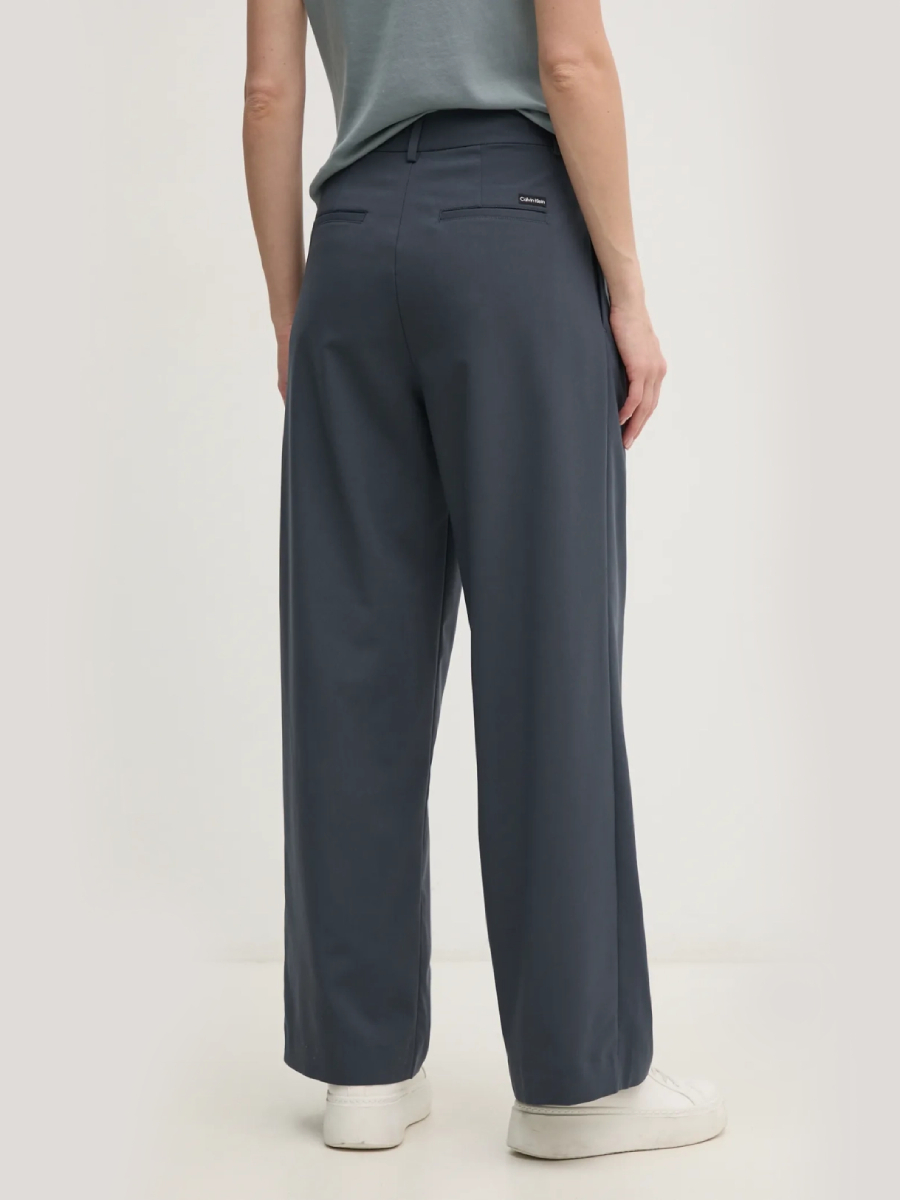 detail Calvin Klein dámské šedé kalhoty