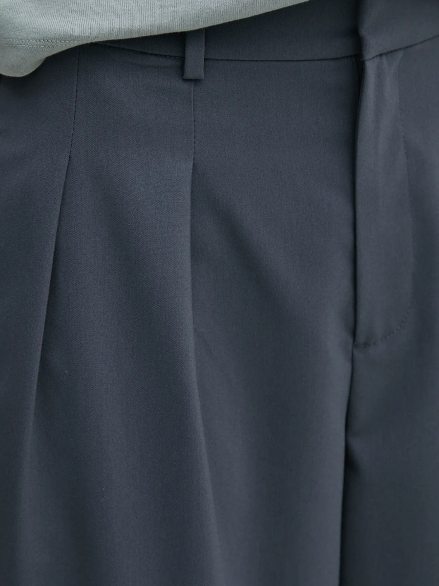 detail Calvin Klein dámské šedé kalhoty