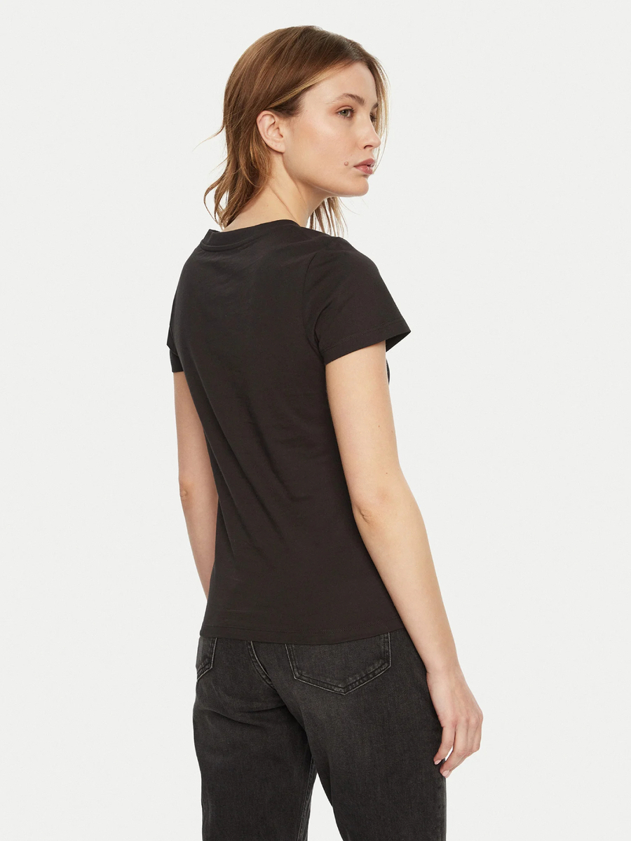 detail Calvin Klein dámské černé tričko