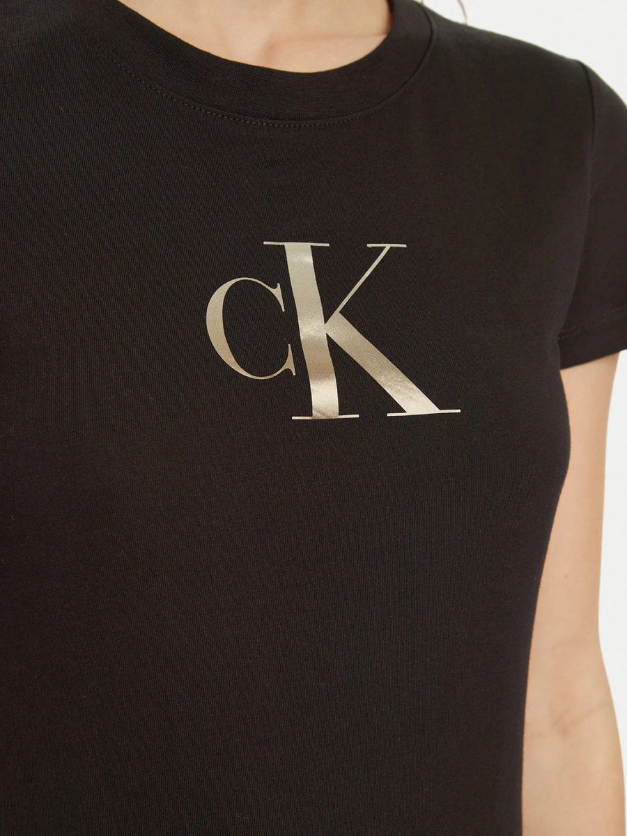 detail Calvin Klein dámské černé tričko