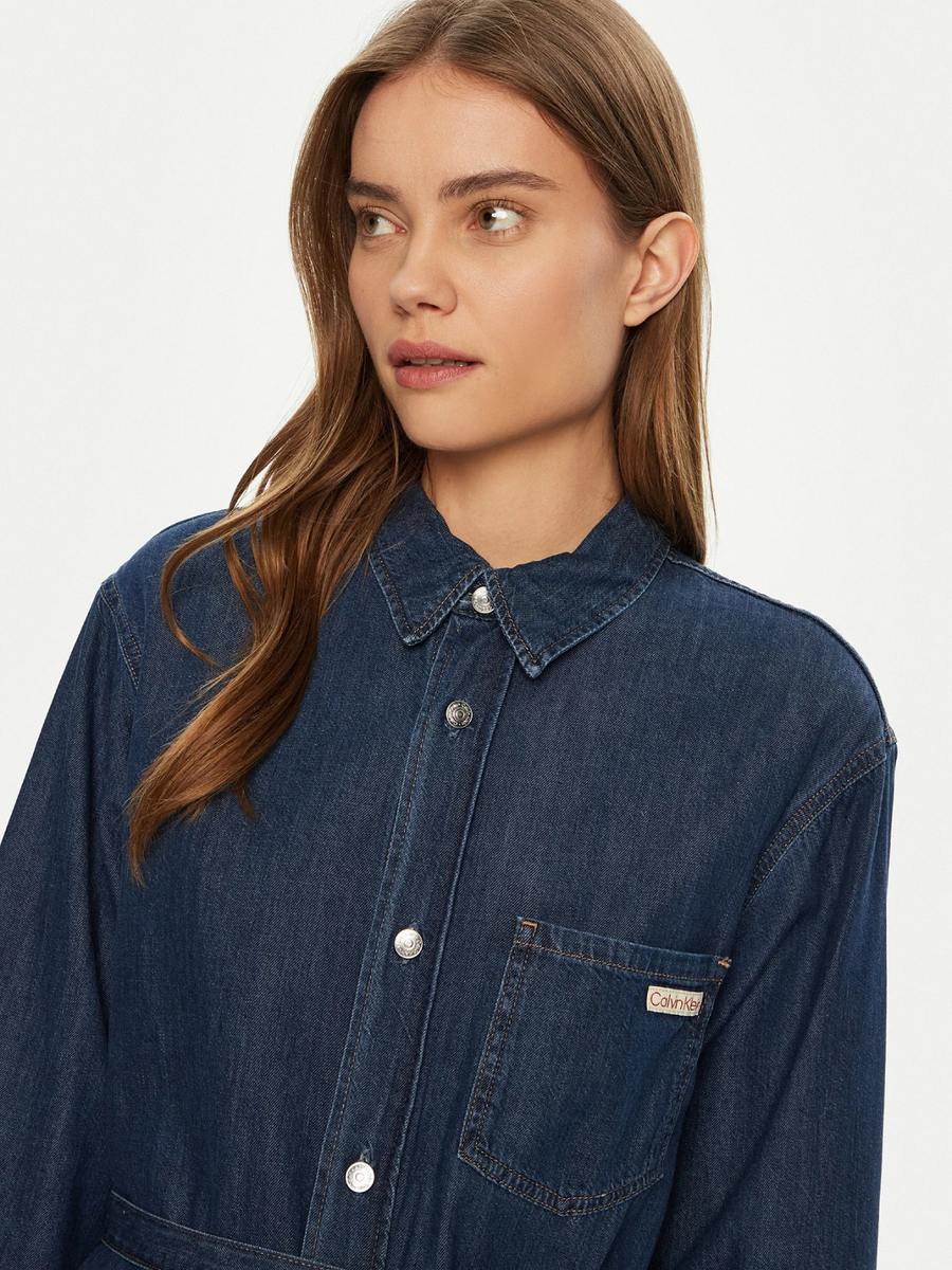 detail Calvin Klein dámské modré košilové šaty