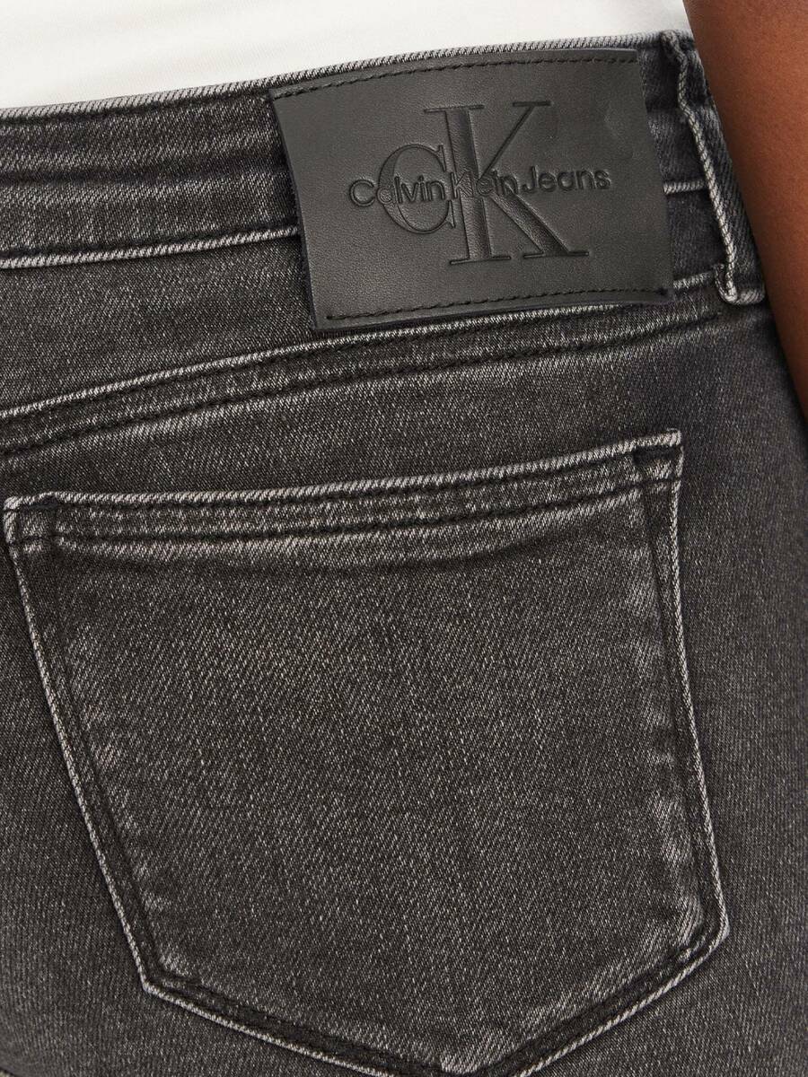 detail Calvin Klein dámské šedo-černé džíny