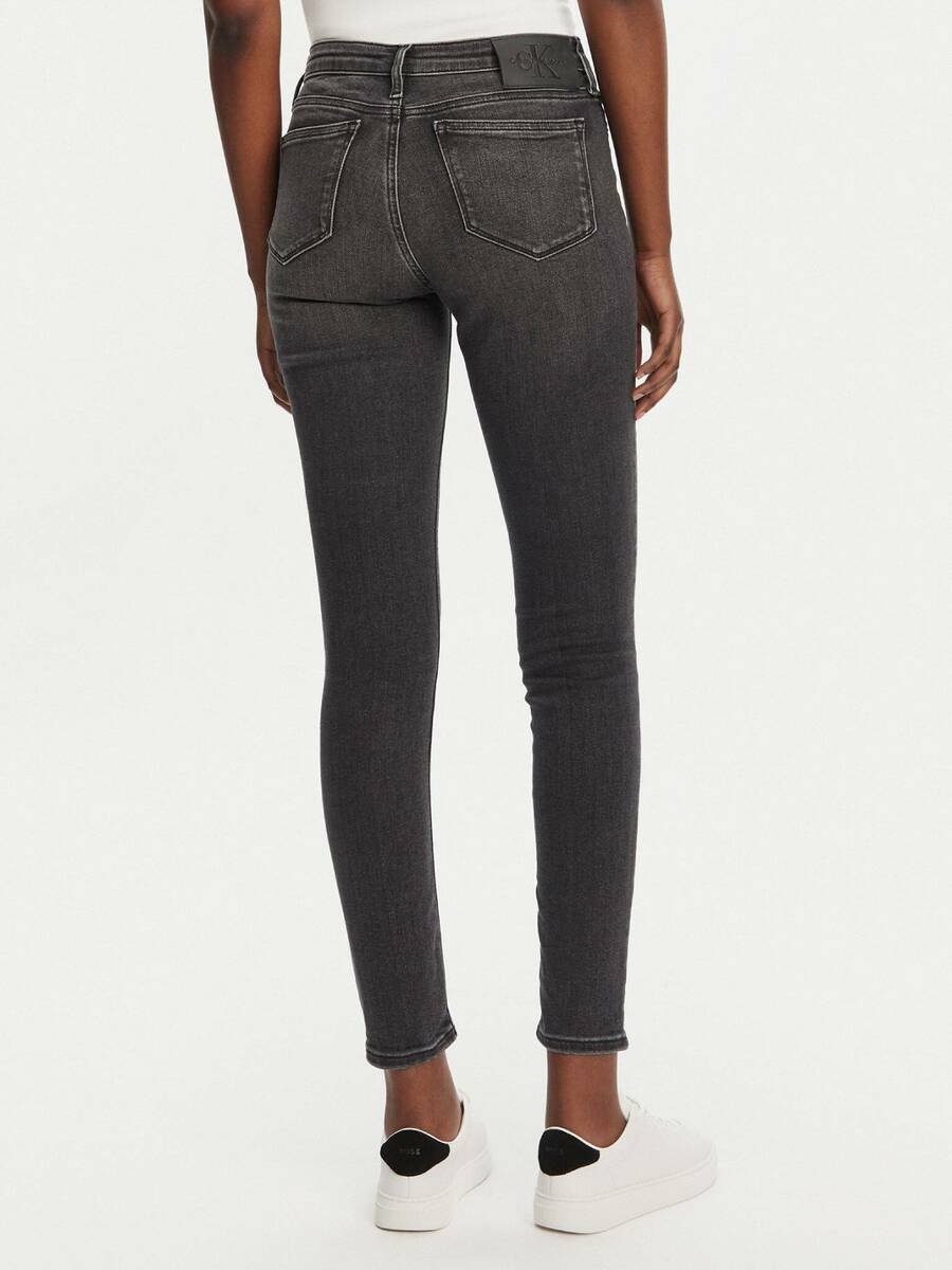 detail Calvin Klein dámské šedo-černé džíny