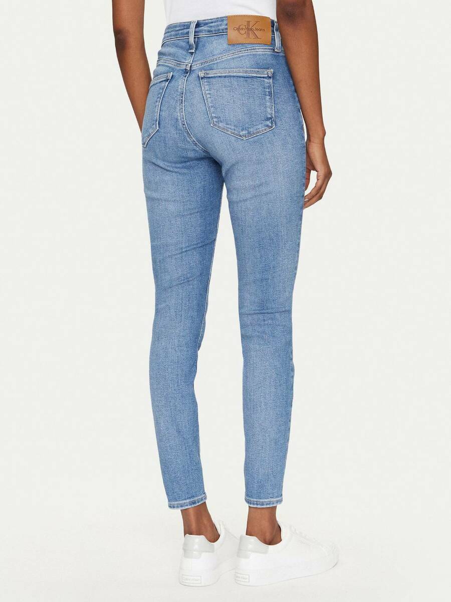 detail Calvin Klein dámské modré džíny