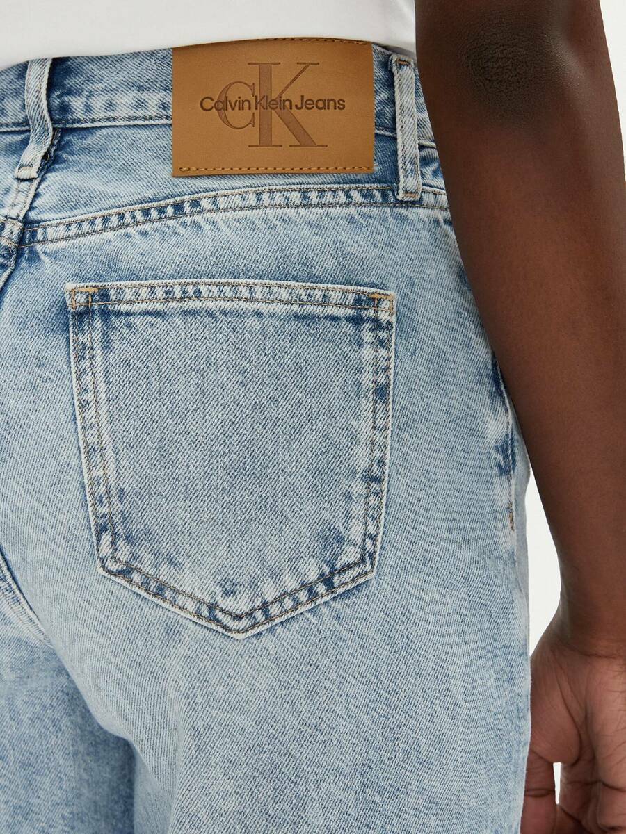 detail Calvin Klein dámské džínové kraťasy