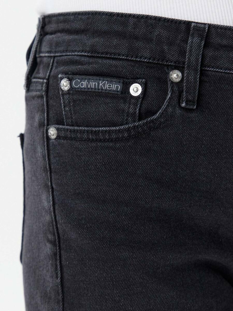 detail Calvin Klein dámské džínové šortky