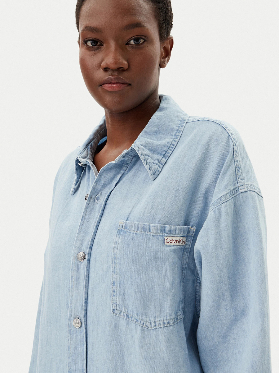 detail Calvin Klein dámské modré košilové šaty