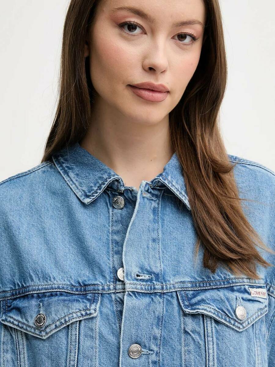 detail Calvin Klein dámská modrá džínová bunda