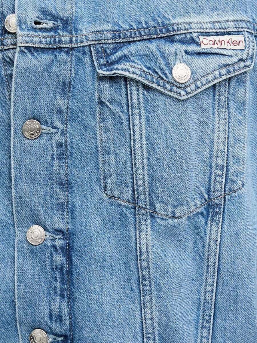 detail Calvin Klein dámská modrá džínová bunda