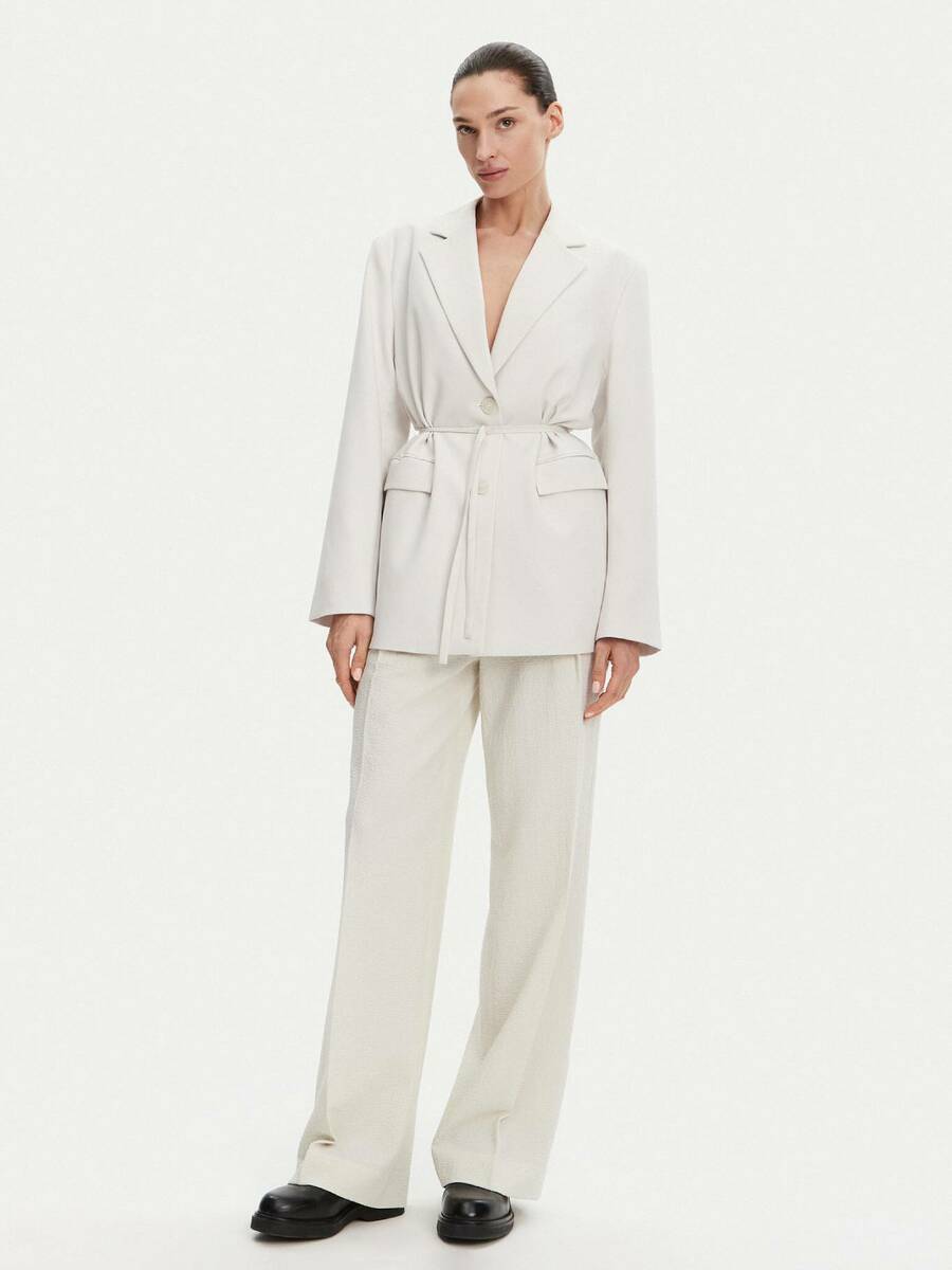 detail Calvin Klein dámské krémové sako