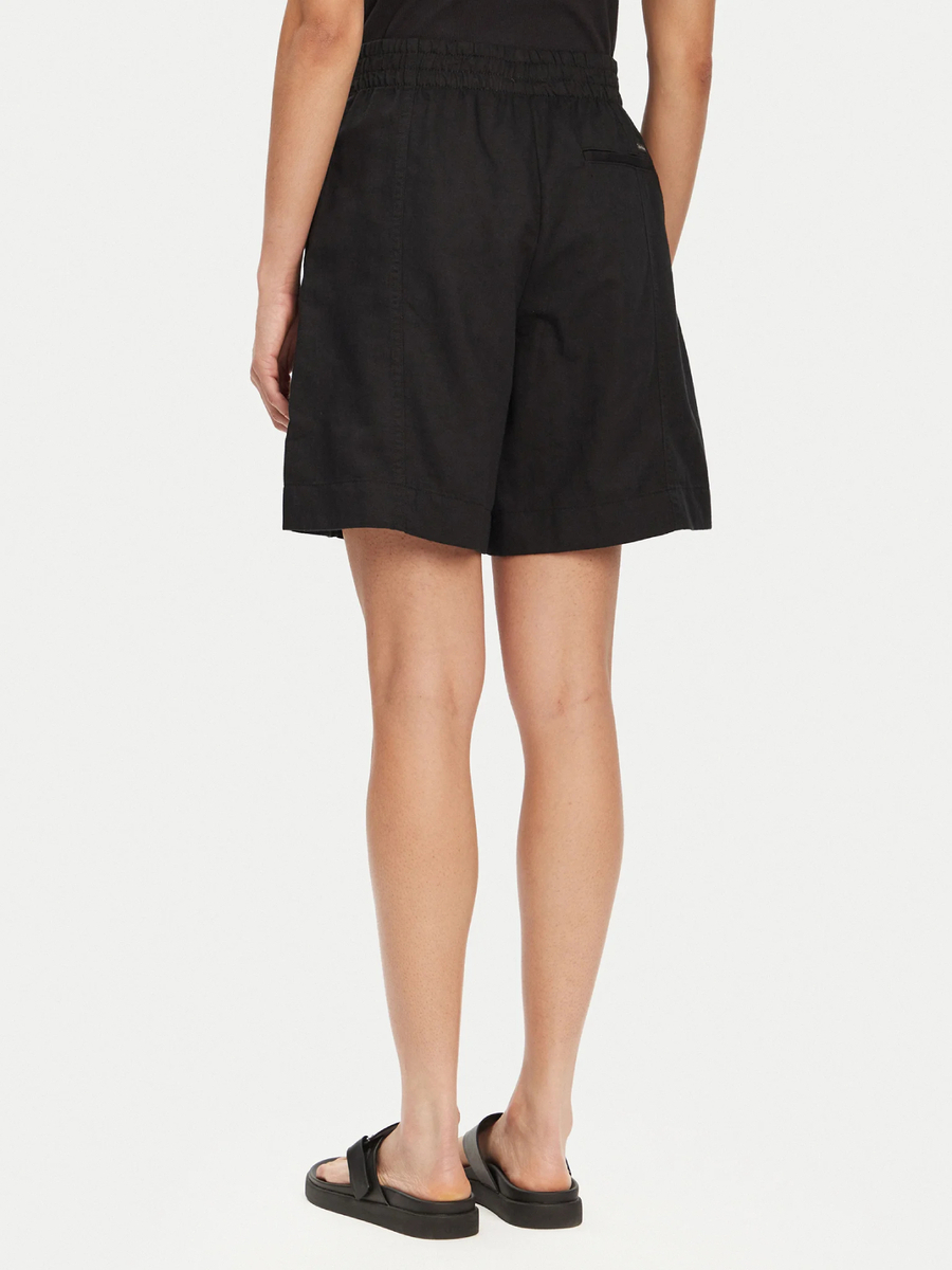 detail Calvin Klein dámské černé šortky