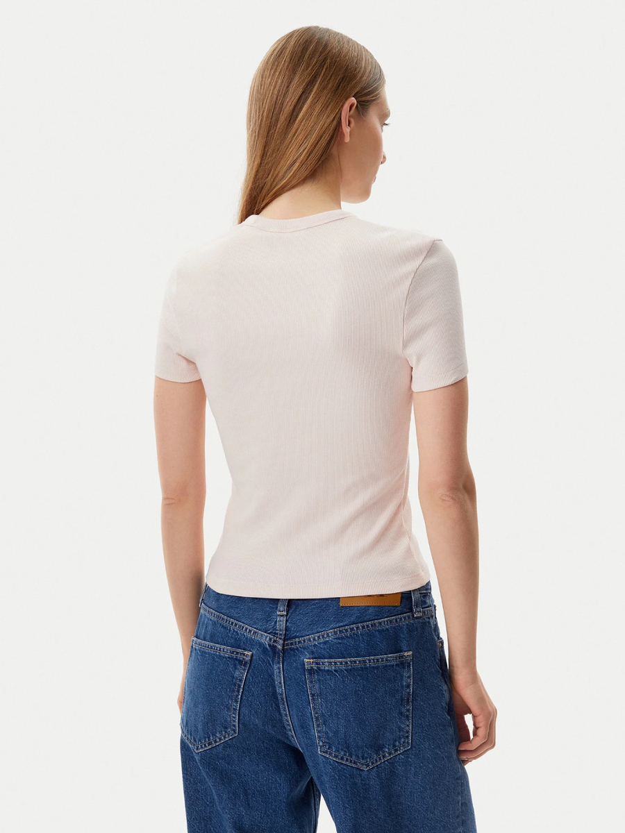 detail Calvin Klein dámské růžové tričko