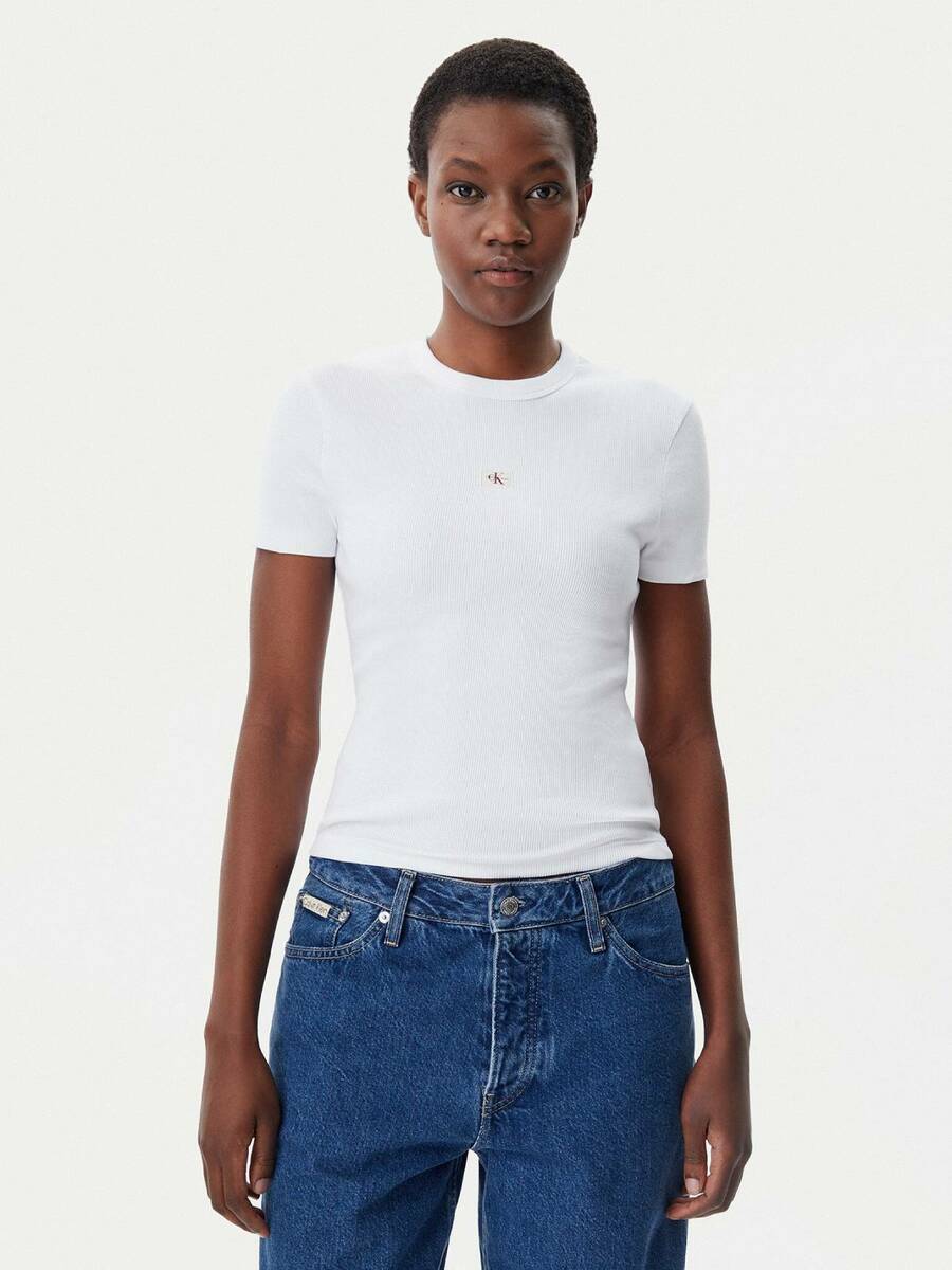 detail Calvin Klein dámské bílé tričko
