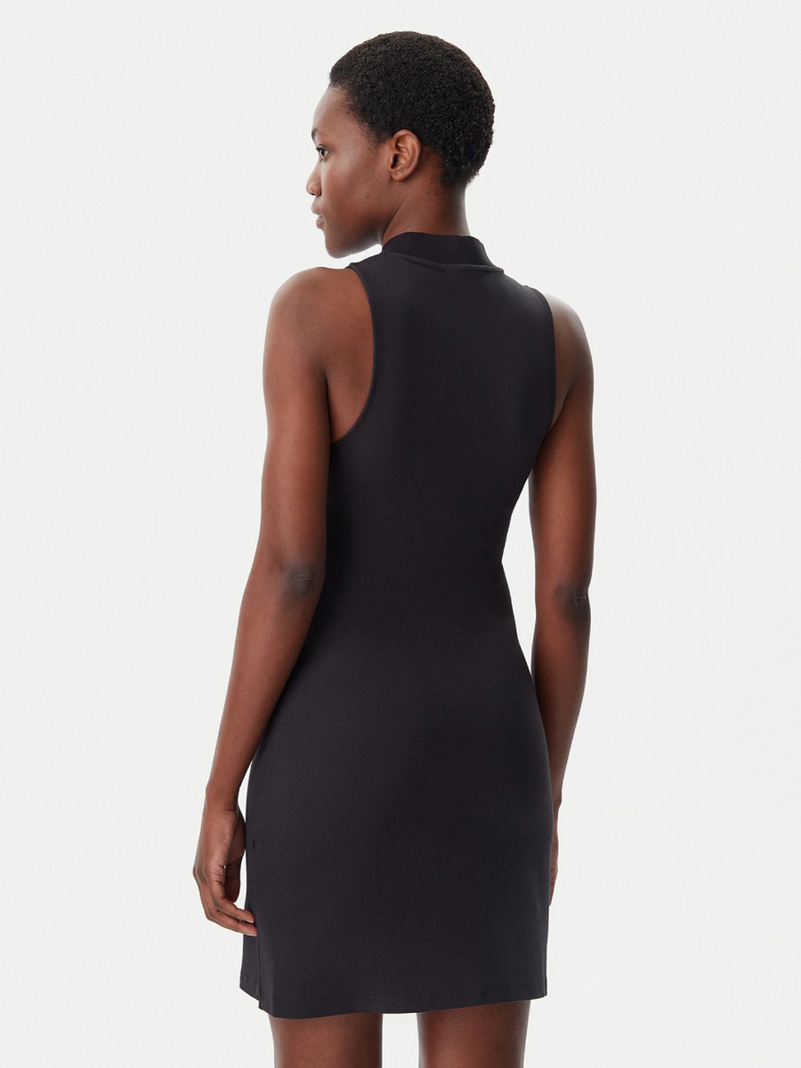 detail Calvin Klein dámské černé šaty