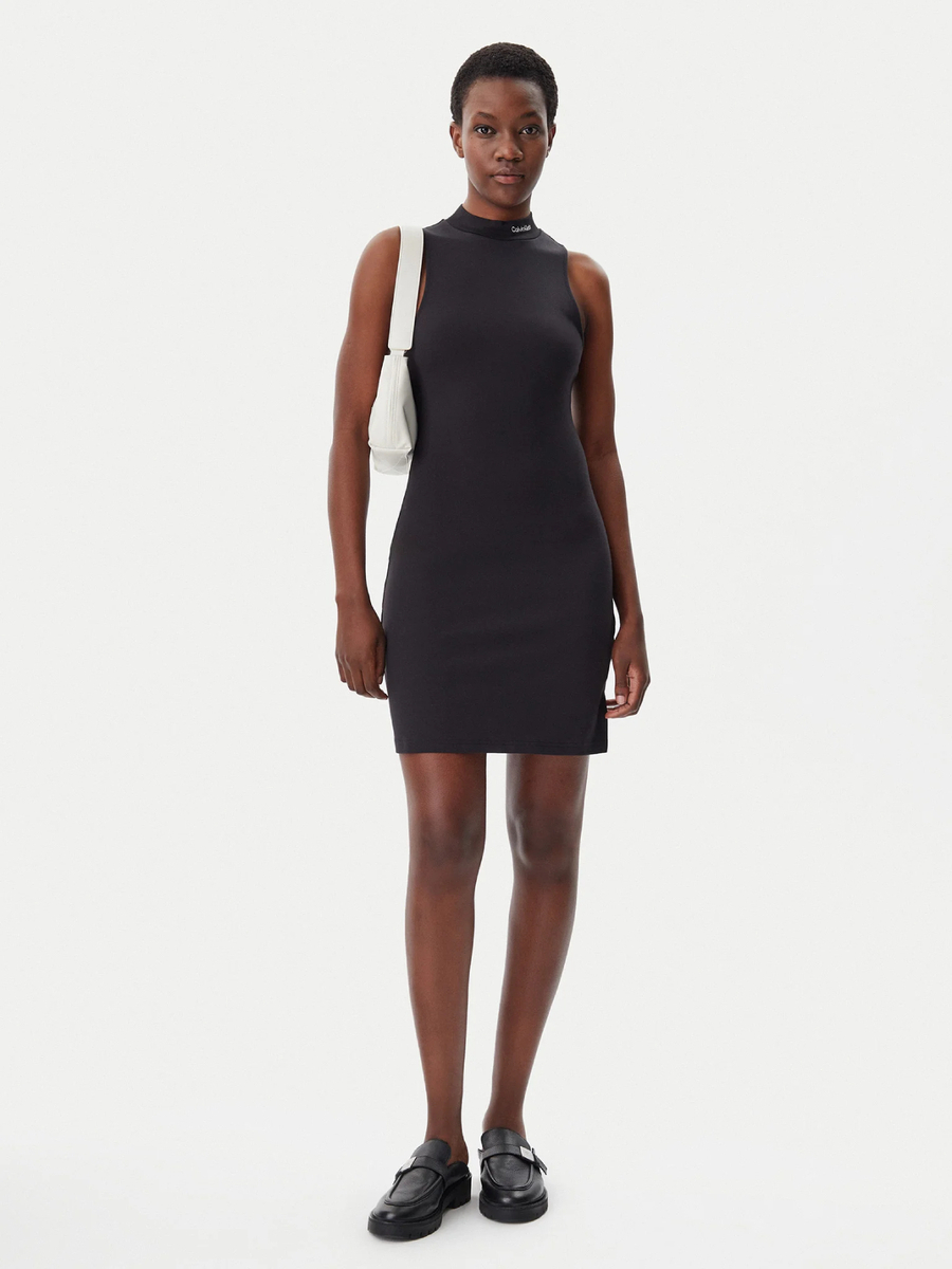 detail Calvin Klein dámské černé šaty