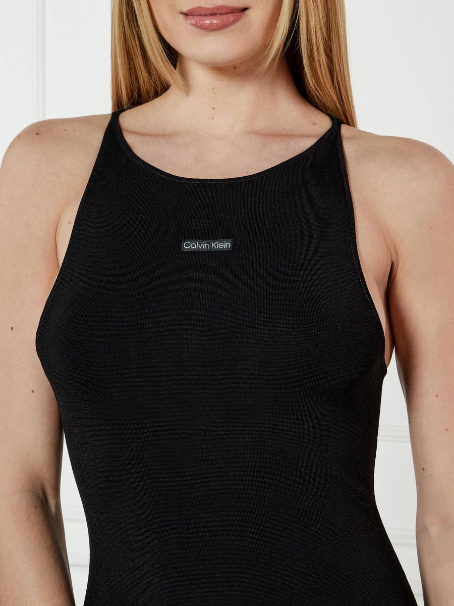detail Calvin Klein dámské černé šaty