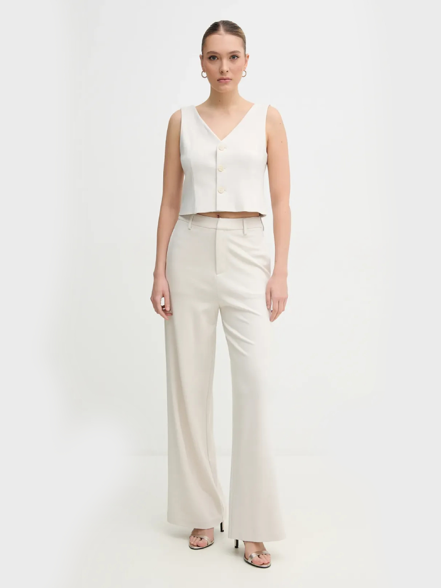 detail Calvin Klein dámská béžová vesta