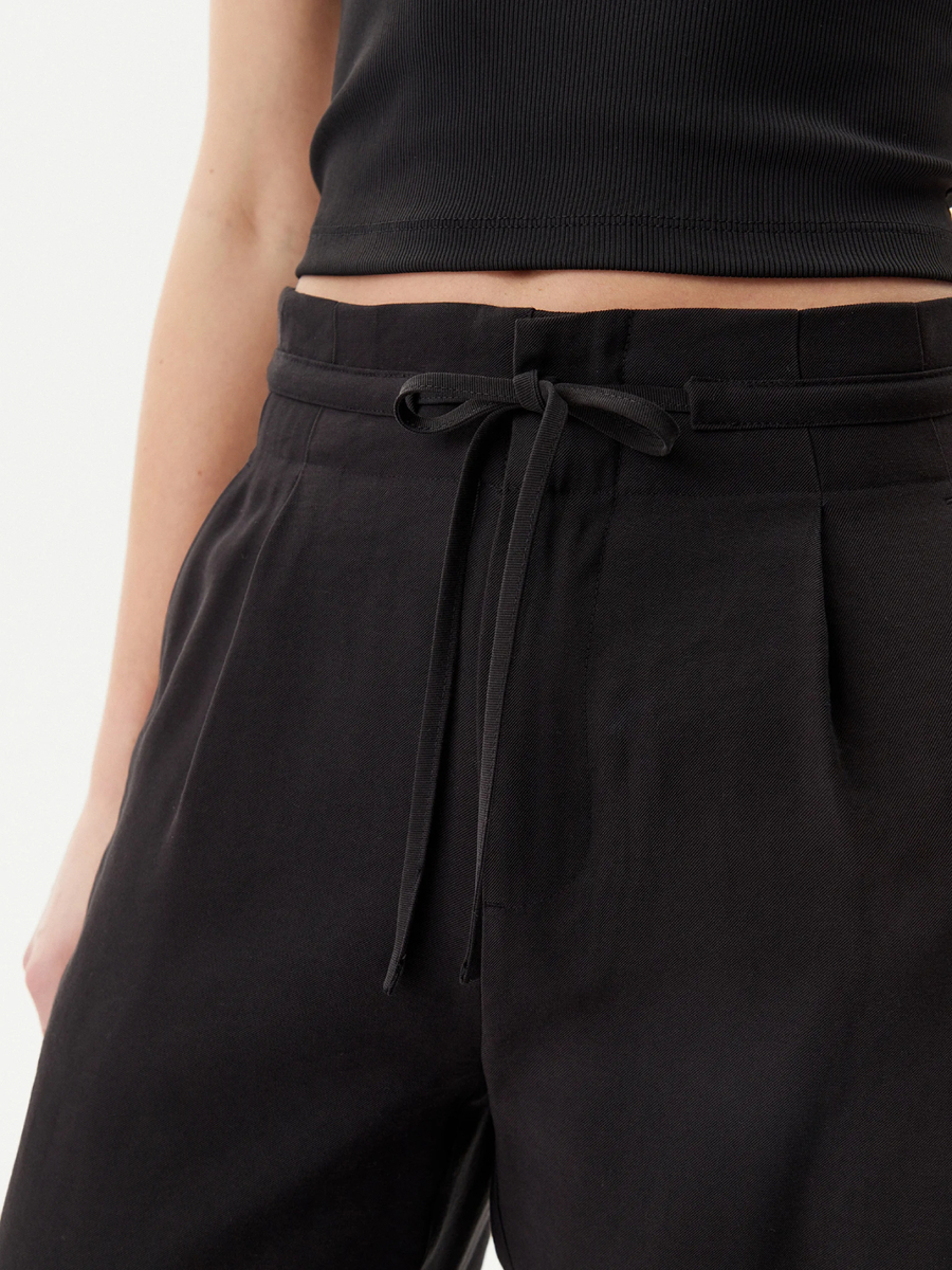 detail Calvin Klein dámské černé kalhoty