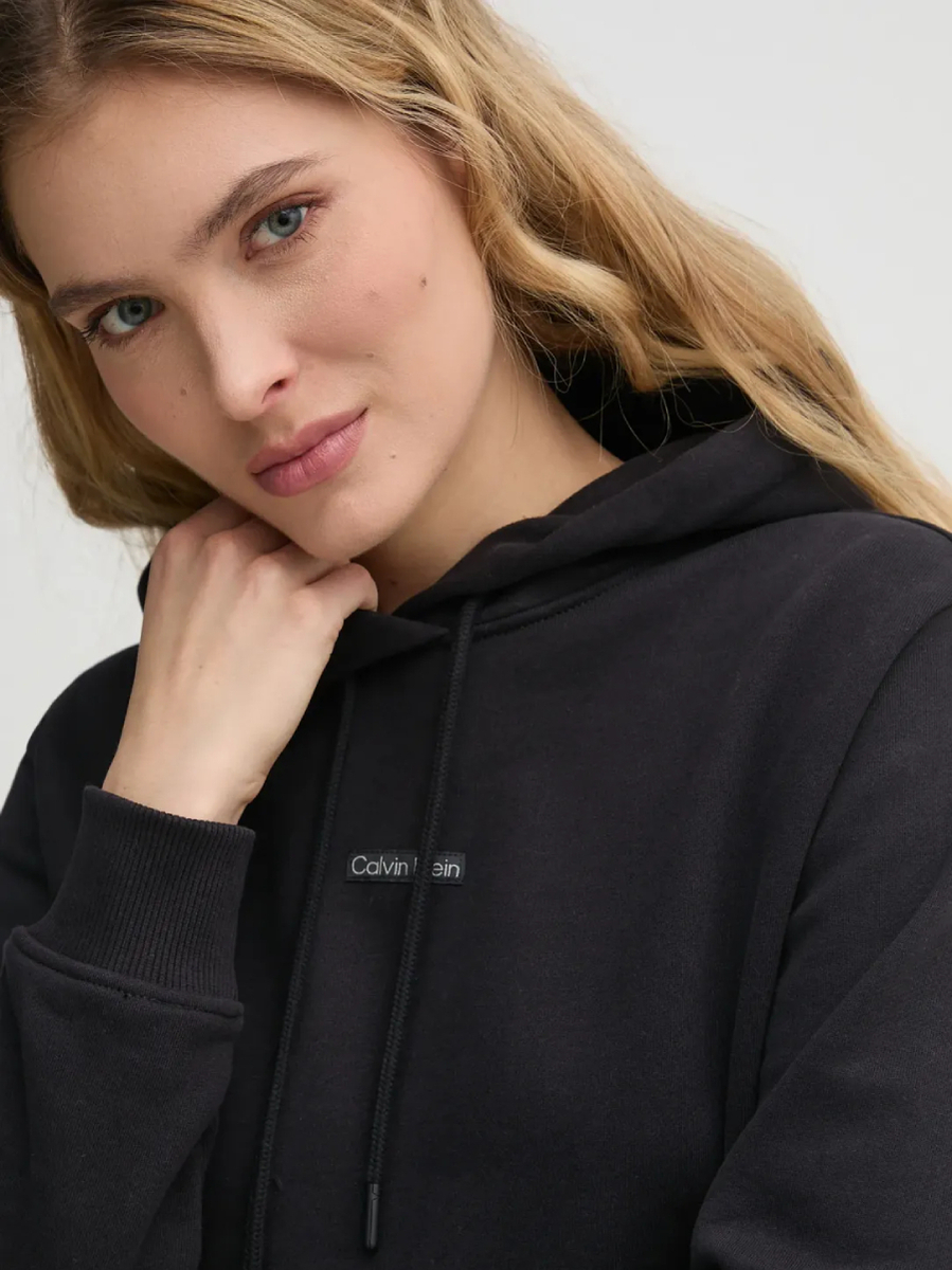 detail Calvin Klein dámská černá mikina