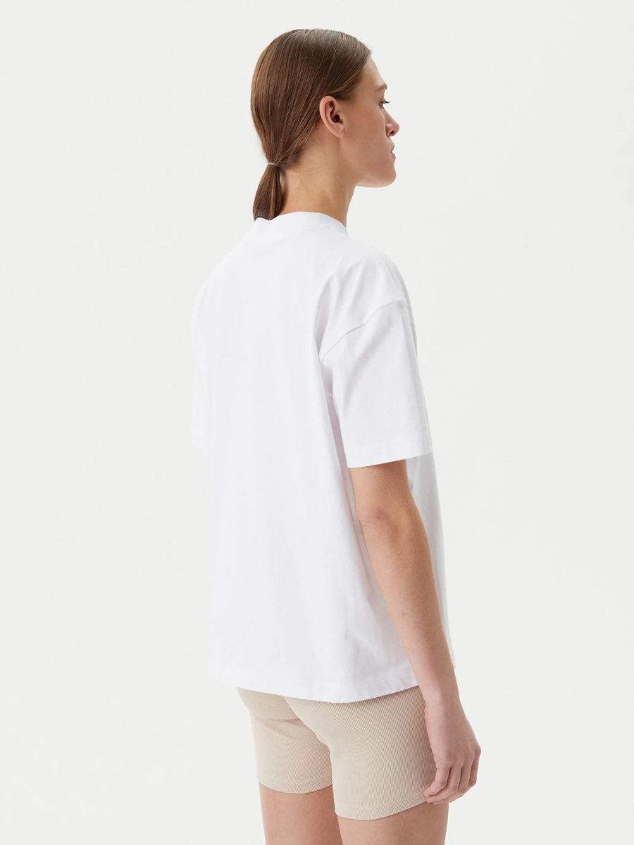 detail Calvin Klein dámské bílé tričko