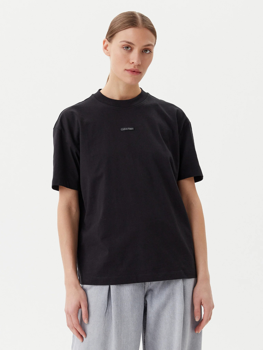 detail Calvin Klein dámské černé tričko