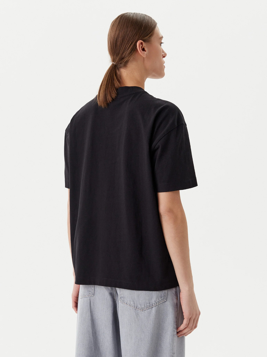 detail Calvin Klein dámské černé tričko