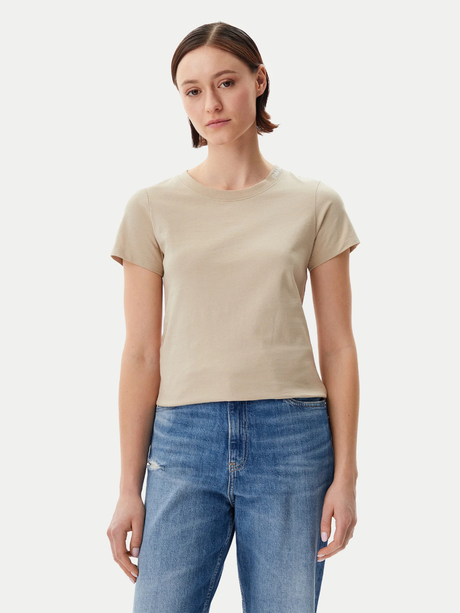 detail Calvin Klein dámské béžové tričko