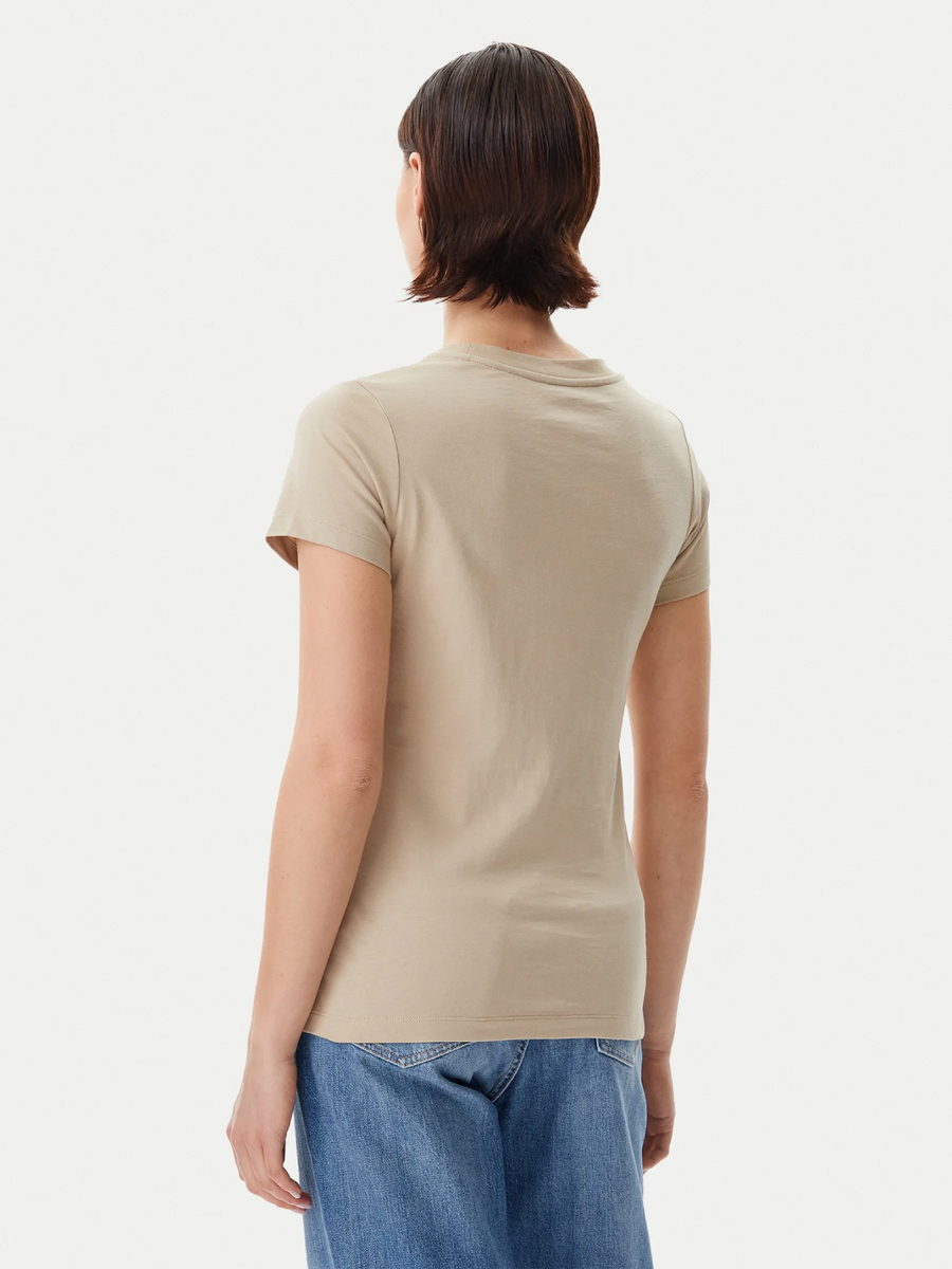 detail Calvin Klein dámské béžové tričko