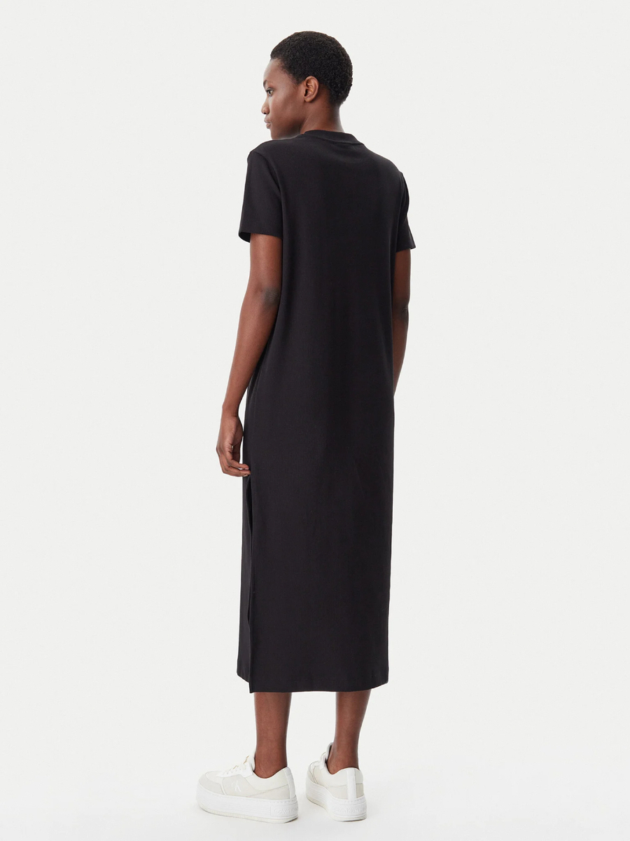 detail Calvin Klein dámské černé šaty